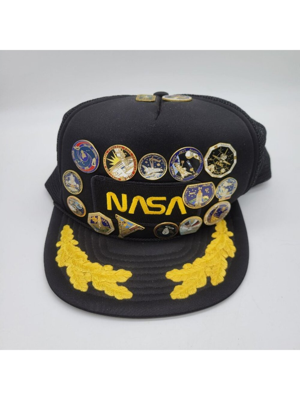 18 NASA Space Mission Pins & Black Mesh Snapback Trucker's Hat San Sun Gold Leaf